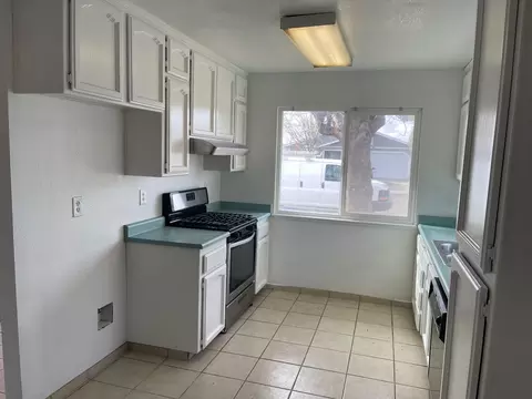 1467 Taylor St, Madera, CA 93638 photo 4