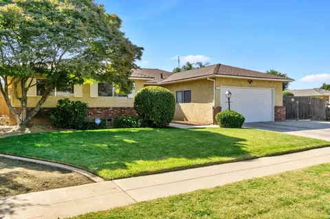 2617 W Sussex Way, Fresno, CA 93705