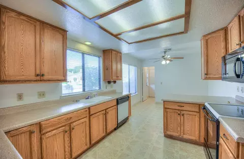 1722 Tollhouse Ln, Clovis, CA 93611 photo 9