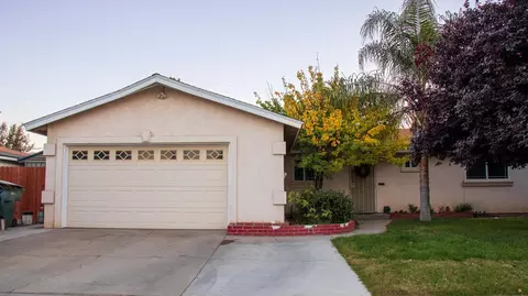 4554 E Fedora Ave, Fresno, CA 93726 photo 2