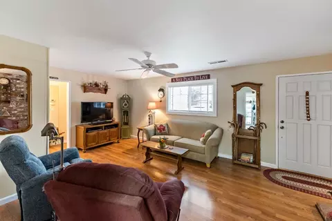 144 N Pollasky Ave, Clovis, CA 93612 photo 4
