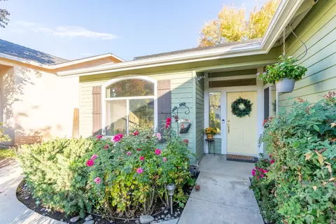 2573 Applegate Ave, Clovis, CA 93611 photo 2