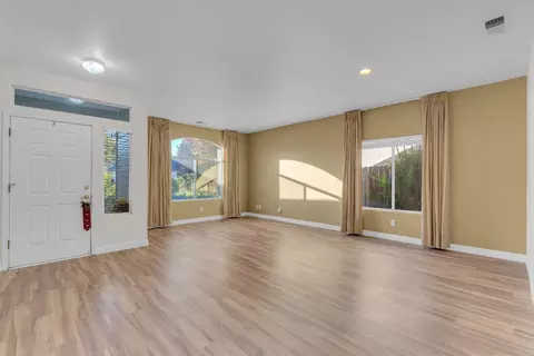 2573 Applegate Ave, Clovis, CA 93611 photo 4