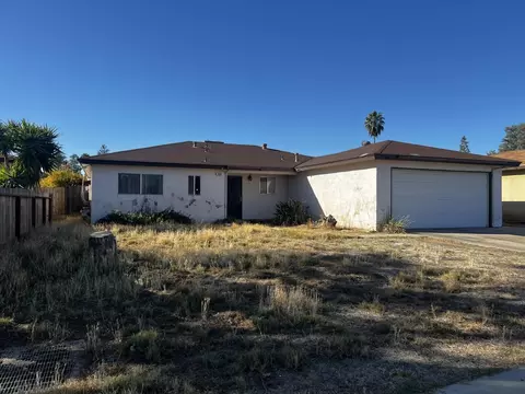 1420 N D St, Madera, CA 93638 photo 2