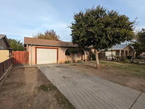 331 Magnolia St, Madera, CA 93638 photo 1