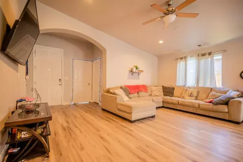 1041 Adell St, Madera, CA 93638 photo 5
