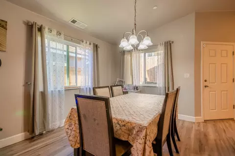 1041 Adell St, Madera, CA 93638 photo 9