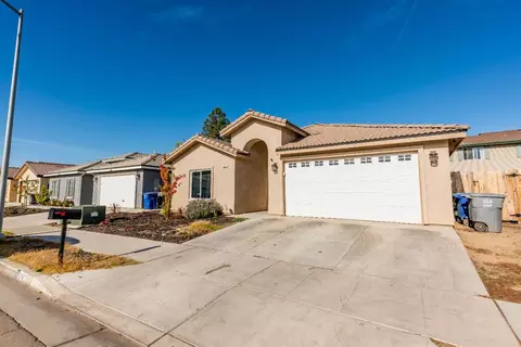 1041 Adell St, Madera, CA 93638 photo 2