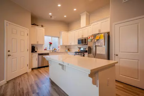 1041 Adell St, Madera, CA 93638 photo 7