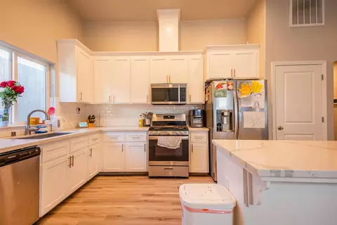 1041 Adell St, Madera, CA 93638 photo 8