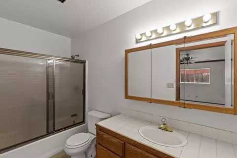 Bath - 12327 Martell Rd, Jackson, CA 95642 photo 2 of 3