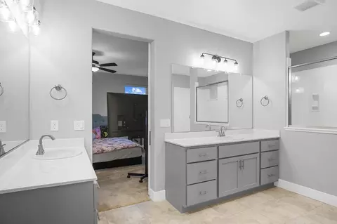 Bath - 1895 Sanza Rd, Manteca, CA 95337 photo 3 of 5