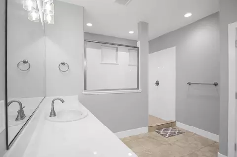 Bath - 1895 Sanza Rd, Manteca, CA 95337 photo 1 of 5