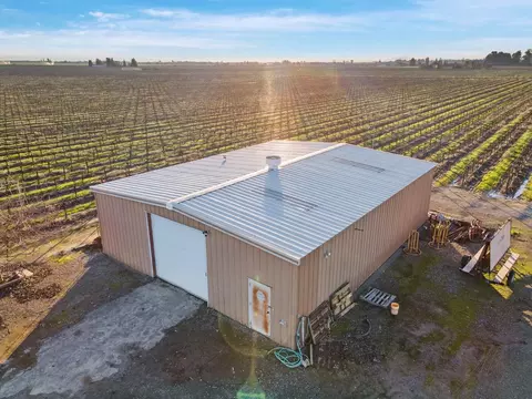 10726 E Harney Ln, Lodi, CA 95240 photo 3