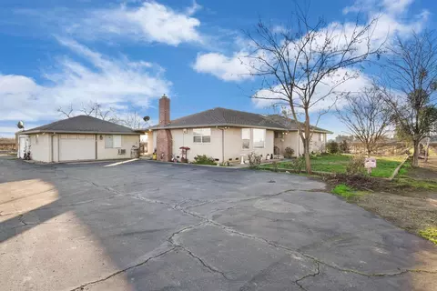 10726 E Harney Ln, Lodi, CA 95240 photo 2