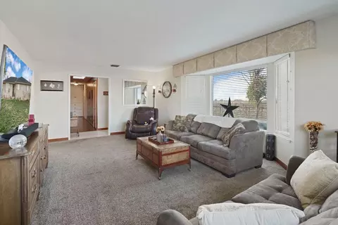 10726 E Harney Ln, Lodi, CA 95240 photo 9