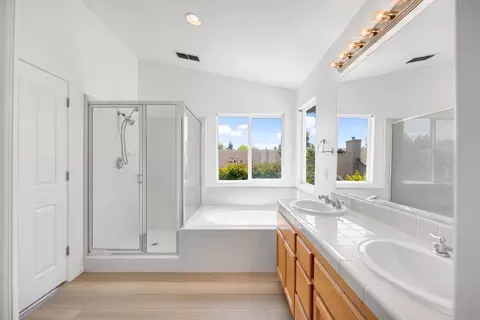 Bath - 1561 Pinnacles Pl, Davis, CA 95616 photo 6 of 7
