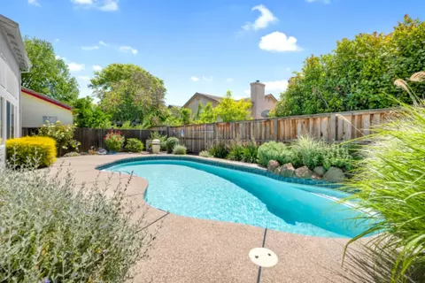 Exterior - 1561 Pinnacles Pl, Davis, CA 95616 photo 7 of 7