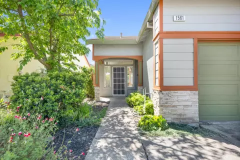 Exterior - 1561 Pinnacles Pl, Davis, CA 95616 photo 4 of 7