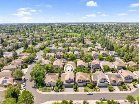 View/Area - 1561 Pinnacles Pl, Davis, CA 95616 photo 1 of 10