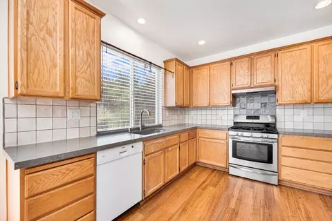 Kitchen - 1561 Pinnacles Pl, Davis, CA 95616 photo 2 of 4