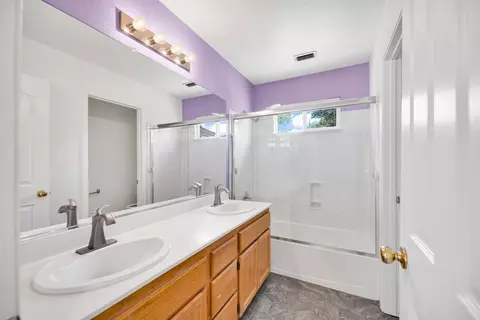Bath - 1561 Pinnacles Pl, Davis, CA 95616 photo 3 of 7