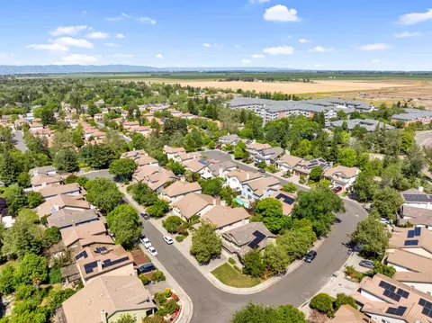 View/Area - 1561 Pinnacles Pl, Davis, CA 95616 photo 2 of 10