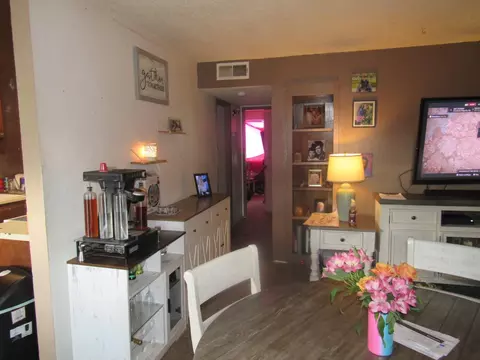 614 E Yorkshire Dr, Stockton, CA 95207 photo 7