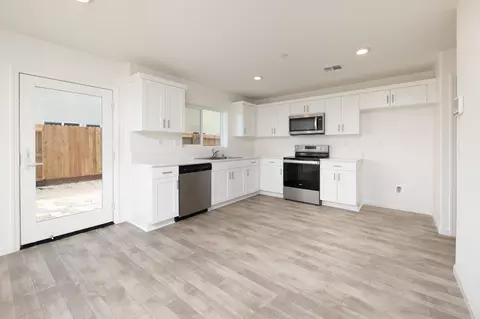 Kitchen - 486 Rainbow Falls Ln, Manteca, CA 95337 photo 2 of 3