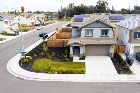 Exterior - 486 Rainbow Falls Ln, Manteca, CA 95337 photo 15 of 18