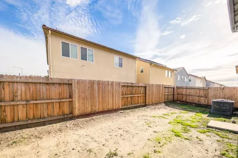 Exterior - 486 Rainbow Falls Ln, Manteca, CA 95337 photo 11 of 18