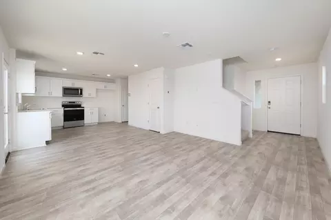 Living - 486 Rainbow Falls Ln, Manteca, CA 95337 photo 2 of 2