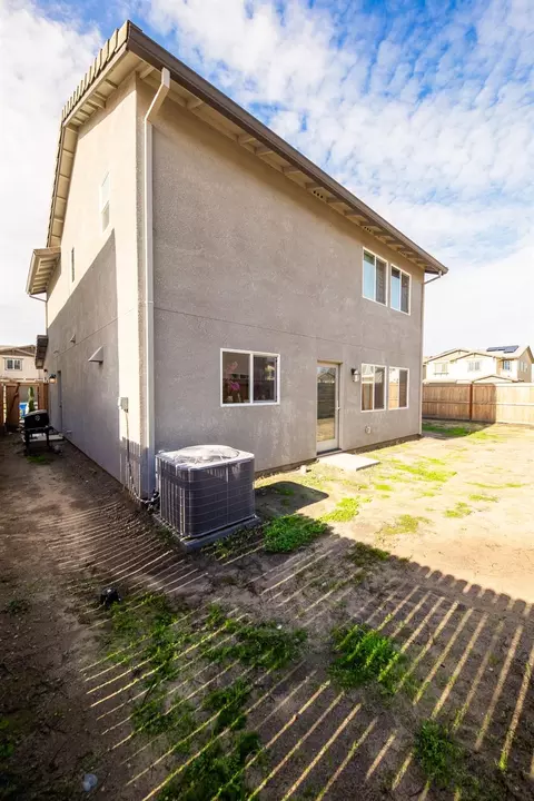 Exterior - 486 Rainbow Falls Ln, Manteca, CA 95337 photo 7 of 18