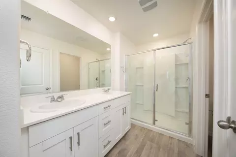 Bath - 486 Rainbow Falls Ln, Manteca, CA 95337 photo 2 of 3