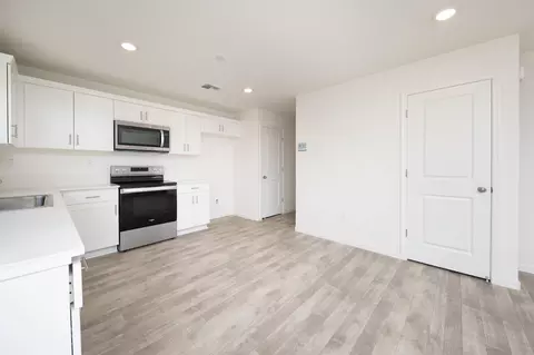 Kitchen - 486 Rainbow Falls Ln, Manteca, CA 95337 photo 3 of 3