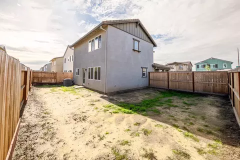 Exterior - 486 Rainbow Falls Ln, Manteca, CA 95337 photo 9 of 18