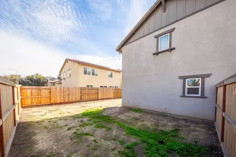 Exterior - 486 Rainbow Falls Ln, Manteca, CA 95337 photo 8 of 18