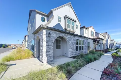 2326 Bronze Star Way, Sacramento, CA 95818