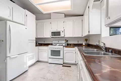 Kitchen - 442 Pine St, Grass Valley, CA 95945 photo 2 of 4
