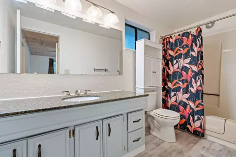 Bath - 442 Pine St, Grass Valley, CA 95945 photo 2 of 3