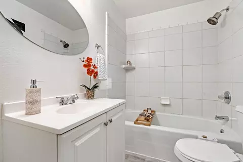 Bath - 442 Pine St, Grass Valley, CA 95945 photo 3 of 3