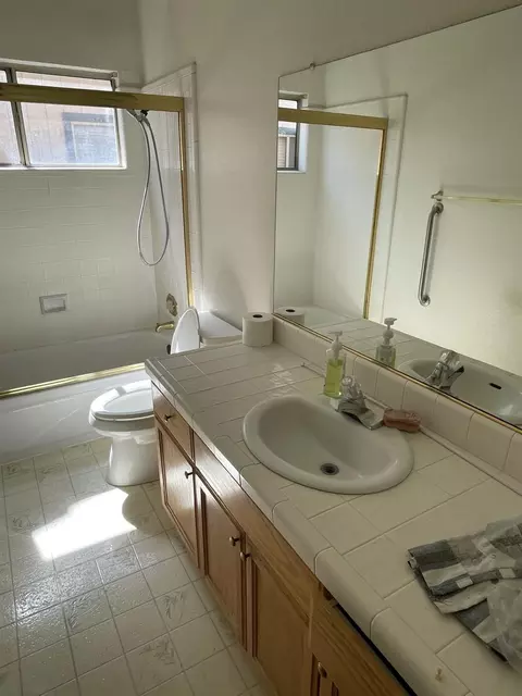 Bath - 159 Teal Ln, Galt, CA 95632 photo 1 of 1
