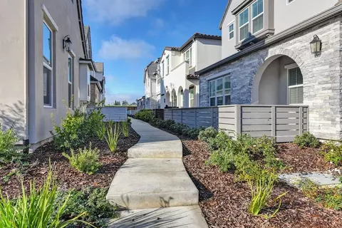 2364 Bastogne Walk, Sacramento, CA 95818