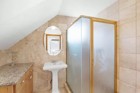 Bath - 3924 Marshall Ave, Carmichael, CA 95608 photo 3 of 8