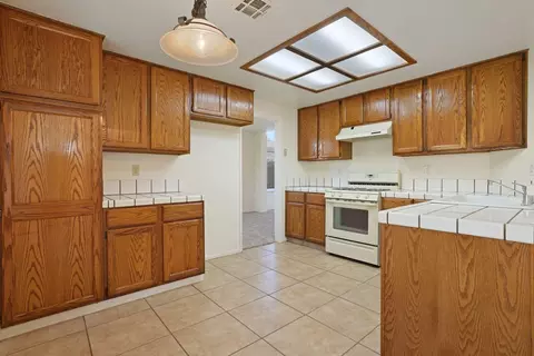 2305 Park Brae Way, Modesto, CA 95358 photo 2