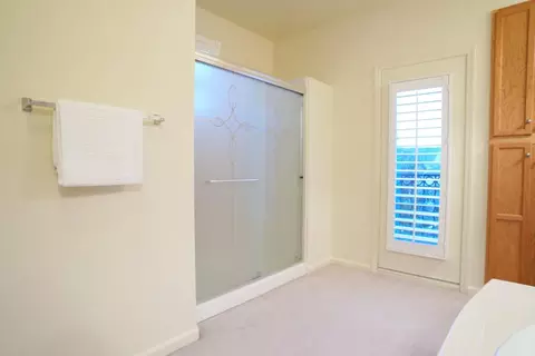 Bath - 3841 Lakeside Dr, Modesto, CA 95355 photo 2 of 5