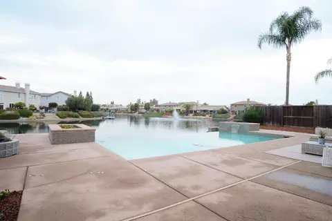 Exterior - 3841 Lakeside Dr, Modesto, CA 95355 photo 6 of 12