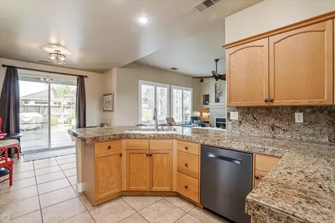 Kitchen - 4613 Via Verde Ct, Modesto, CA 95357 photo 4 of 7