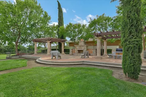 Exterior - 4613 Via Verde Ct, Modesto, CA 95357 photo 16 of 17