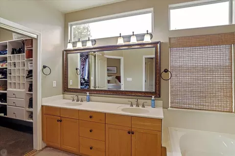 Bath - 4613 Via Verde Ct, Modesto, CA 95357 photo 1 of 3